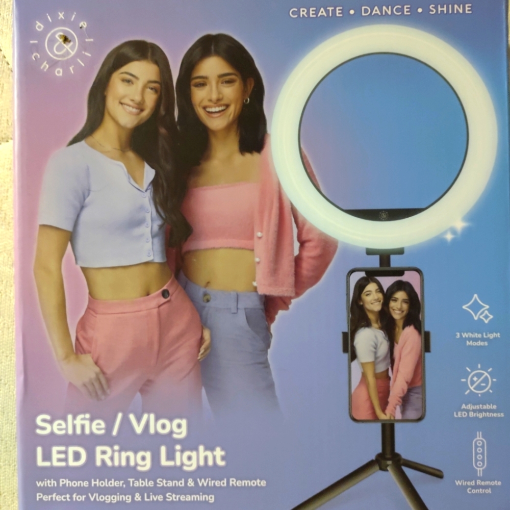 Selfie/vlog LED light with table stand